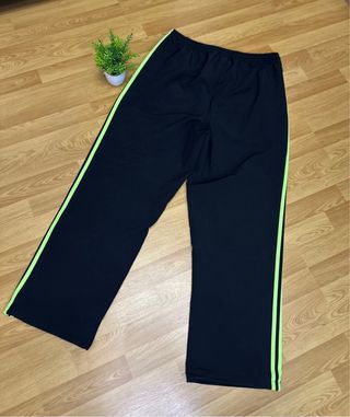 Chándal Adidas Negro con Rayas Verdes