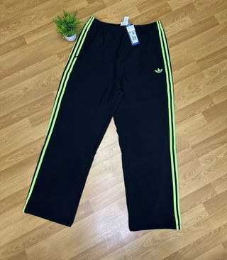 Chándal Adidas Negro con Rayas Verdes