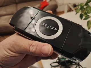 PSP 2000 Negra con Juegos IMPOLUTA