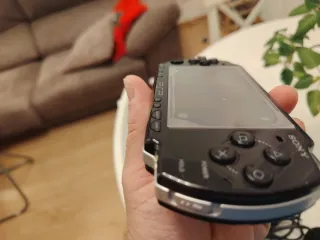 PSP 2000 Negra con Juegos IMPOLUTA