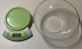 Bilancia da cucina digitale viola e bianca