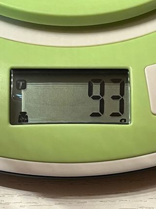 Bilancia da cucina digitale viola e bianca