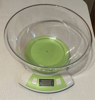 Bilancia da cucina digitale viola e bianca