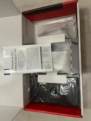 Nintendo Switch + 3 juegos y estuche