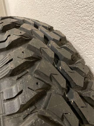 Llantas con neumáticos para land Rover Santana.