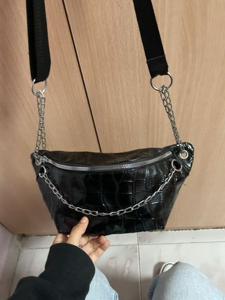 Riñonera negra efecto piel Shein
