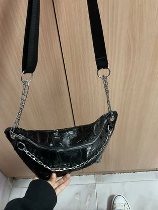 Riñonera negra efecto piel Shein