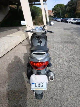 Piaggio Beverly 200