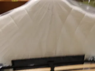 Letto matrimoniale bianco con doghe