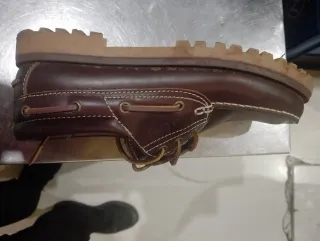 Zapatos náuticos de cuero marrón