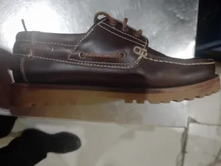 Zapatos náuticos de cuero marrón