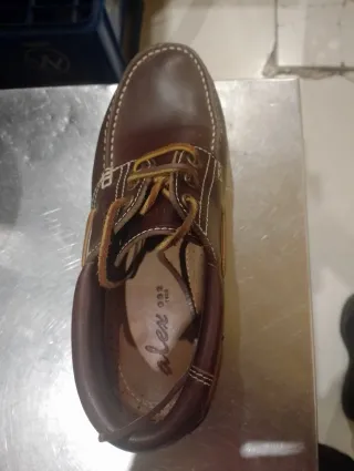 Zapatos náuticos de cuero marrón