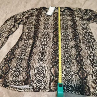 Camiseta manga larga estampado serpiente