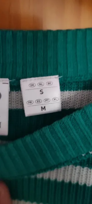 Jersey verde con rayas blancas