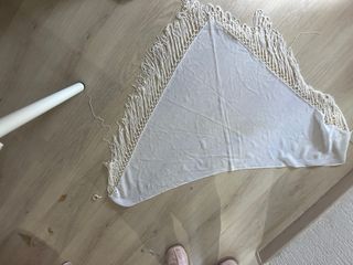 Mantoncillo blanco con flecos lo