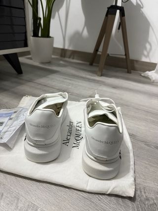 Sneakers Alexander McQueen nere e bianche