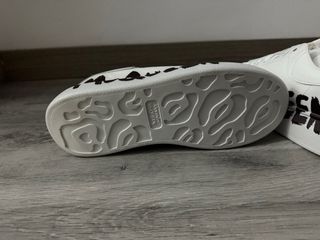 Sneakers Alexander McQueen nere e bianche