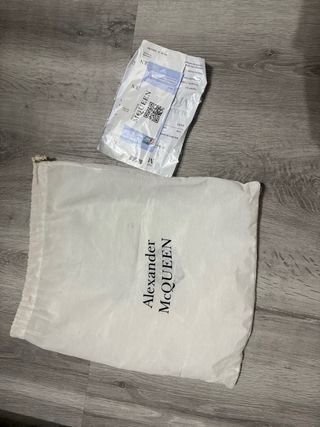 Sneakers Alexander McQueen nere e bianche