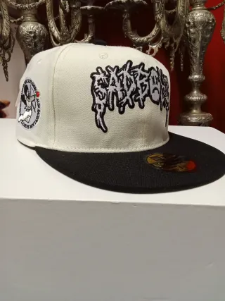 Gorra New Era 59Fifty Beige y Negra Talla 7.1/2