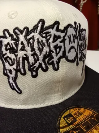 Gorra New Era 59Fifty Beige y Negra Talla 7.1/2