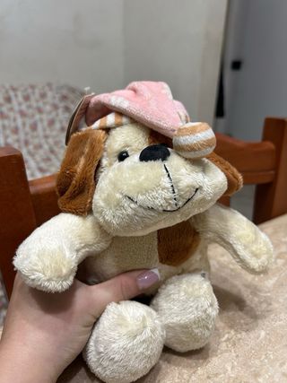 Pupazzo cane peluche con etichetta