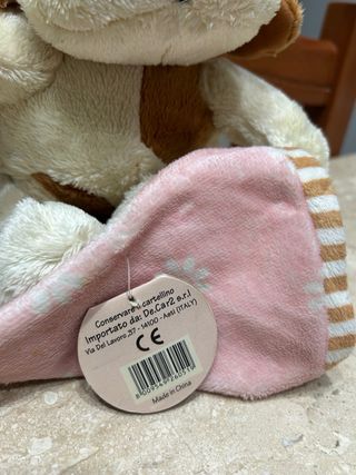 Pupazzo cane peluche con etichetta