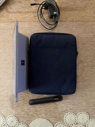 Microsoft Surface 3 con funda y lápiz