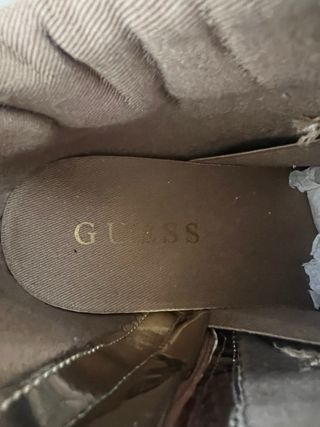 Botines Guess cámel y dorados