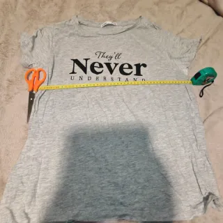 Camiseta gris They'll Never Understand