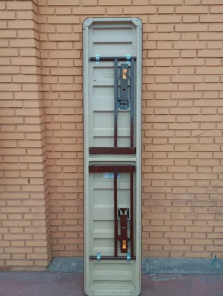 Mesa plegable de plástico y metal