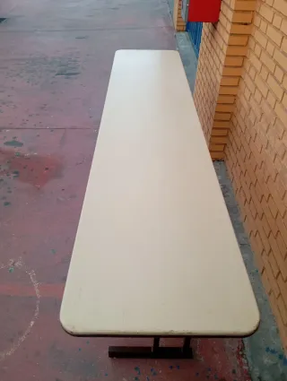 Mesa plegable de plástico y metal