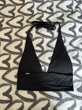 Top negro Shein con aro