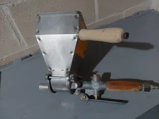 Proyectora de yeso y mortero