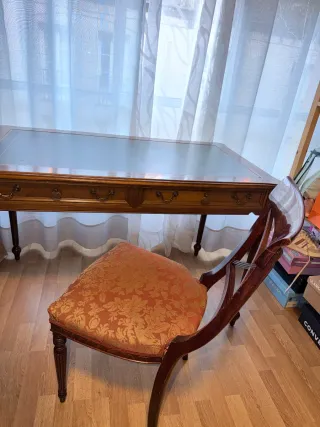 Escritorio antiguo de madera