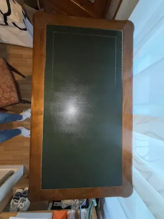 Escritorio antiguo de madera