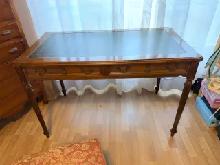 Escritorio antiguo de madera