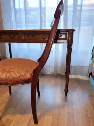 Escritorio antiguo de madera