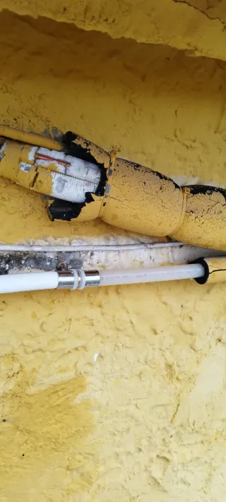 Fontanero tel : 632960882