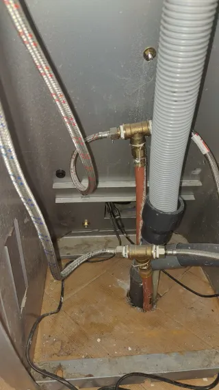 Fontanero tel : 632960882