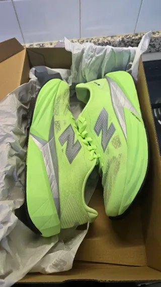 Zapatillas New Balance Rebel v5 Verde/Plata 40.5