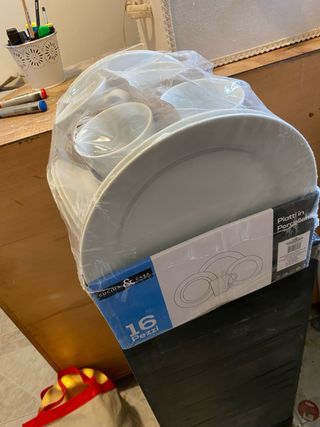 Set 16 Pezzi Piatti e Tazze Cucina & Casa