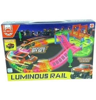 Pista luminosa con coche