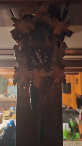 Orologio a cucù intagliato, movimento DI1