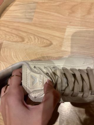 Zapatillas Veja blancas y rosas