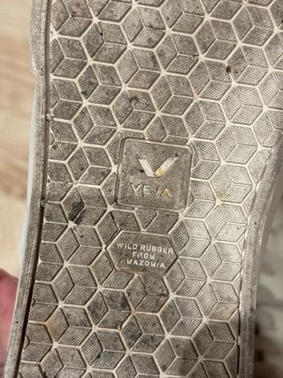 Zapatillas Veja blancas y rosas