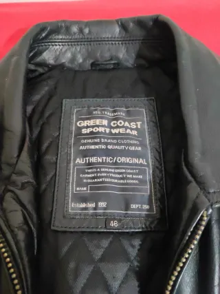 Cazadora de cuero negra