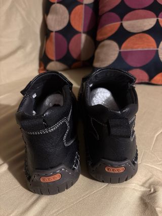 Botas estilo mocasín negras Talla 39  SIN USAR