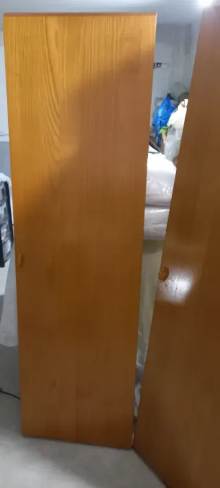 Armario ropero de madera