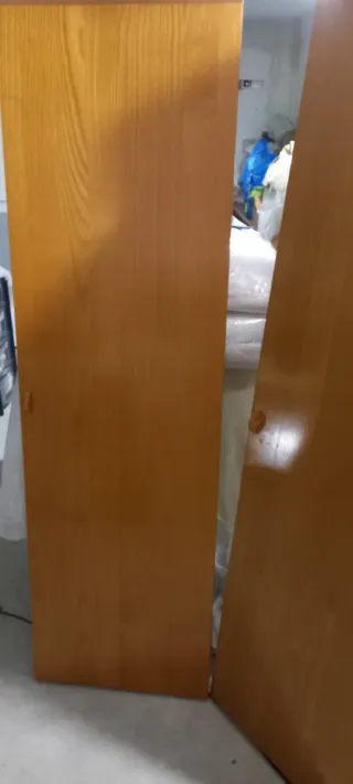 Armario ropero de madera