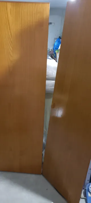 Armario ropero de madera